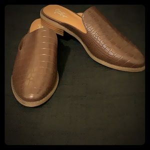 Crown Vintage Slide On’s